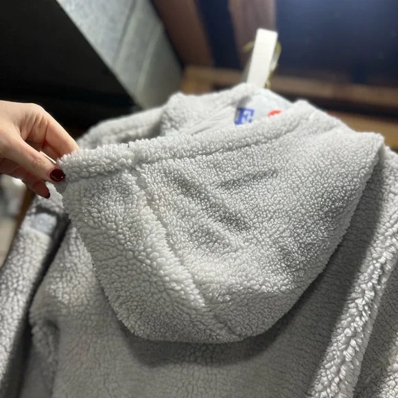 ALO Women's Cozy White Sherpa Quarter Zip NWOT - Picture 4 of 5